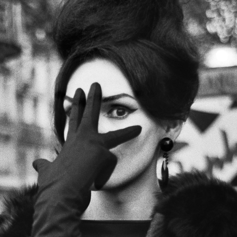 Christer Strömholm: NANA; Place Blanche; Paris 1961.
Aus der Ausstellung "Augen auf! 100 Jahre Leica", Deichtorhallen hamburg 24.Oktober 2014-11.Januar 2015